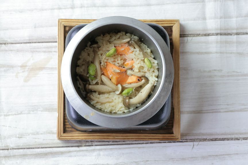 鮭とキノコの醤油バター釜飯