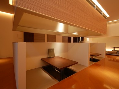 2名から予約可能な半個室と大きな完全個室も