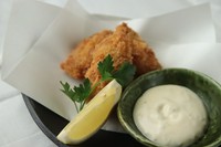 クリーミーで濃厚な味わいの牡蠣フライと相性抜群のタルタルソースで召し上がれ！！