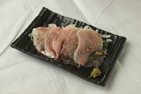 ブランド鶏の博多地鶏を生ハムにして、和風のカルパッチョに仕上げました