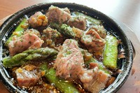 牛肉の旨みを存分に味わえるアヒージョ！！アスパラとの相性も！