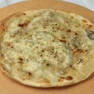 ポルチーニの香り豊かなブラウンソースをたっぷりと使用して、こんがりと焼き上げました。クセになること間違いなし！！