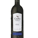 完熟葡萄から丹念に作られたワイン。満ち溢れるブラックベリーやプラムの華やかな香り。柔らかく厚みのある味わいです。