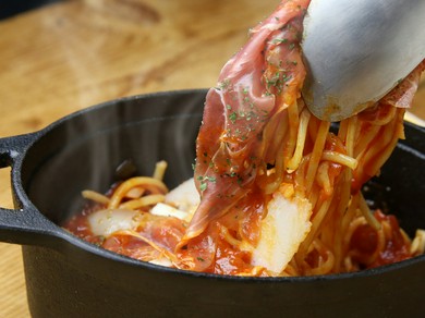 イタリア直送！熟成生ハムのチーズたっぷり贅沢ナポリタン