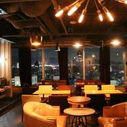 宴会最大50人様OK！立食パーティーなら80人様でも対応可能です！
様々な席タイプをご用意。少人数、大人数の忘年会でもご利用頂けます。席のタイプは、席ページをご覧下さい！お問合せはお電話にて。