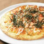 パリッと薄焼きしたピザ。熟成明太子のコクがたまらない！