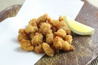 数種類のスパイスで仕上げた、旨味も香ばしさも新しい軟骨の唐揚げ