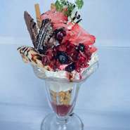 みんな大好き！ チョコ×いちご×バナナの最強コンビパフェ