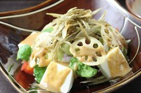 濃厚ごまだれで豆腐が甘い！