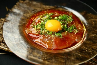 ビンチョウマグロのユッケカルパッチョ