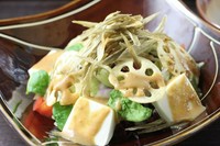 注文を頂いてから揚げたてをお作りします。弾力とふんわりとした舌触りは揚げたてだからこそ
4種類のお味をご用意しています。