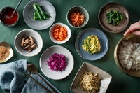明太子を効かせたポテトサラダに温泉たまごをトッピング。