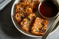 国産丸大豆を使用し、昔ながらの濃厚かつあっさりとした大豆本来の風味が味わえます。金胡麻の豊かな香りとご一緒に