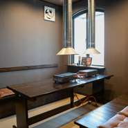 肉の旨みを存分に感じさせてくれる特製の「塩だれ」が自慢の焼肉店。一切の妥協なく日々買い付ける極上の和牛を囲むひと時は、ビジネスシーンにおいても肩肘を張らず親睦を深めてくれることでしょう。