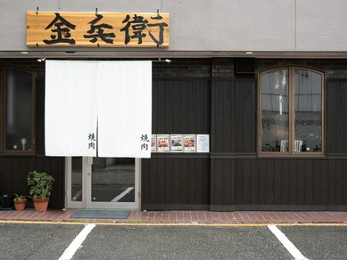 二人に笑顔をもたらしてくれるおいしい肉を満喫
