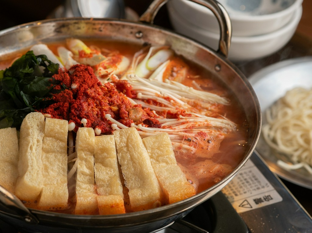 辛さの調節も可能でき、年中楽しめる旨辛鍋『金兵衛鍋の辛辛鍋』