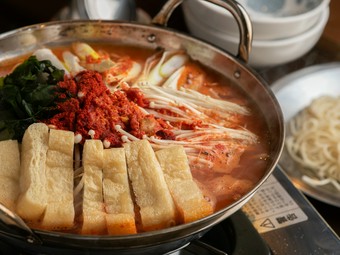 辛さの調節も可能でき、年中楽しめる旨辛鍋『金兵衛鍋の辛辛鍋』
