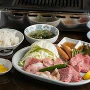 タン、赤身、鶏、豚、ウインナー ホルモン、焼野菜、ごはん、スープ