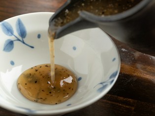 クオリティーの高い厳選牛と独自に配合した「塩だれ」