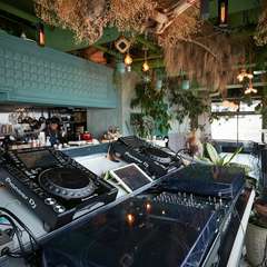 本格的なDJブース。これも、こだわりの一つ