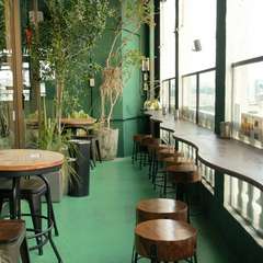 海からの風が気持ち良い、テラス席を設置