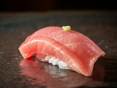 こだわりの鮪は九州・長崎産。日本各地から厳選素材を仕入れ