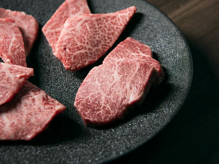 自社牧場で大切に育てあげた、自慢の「最上牛」