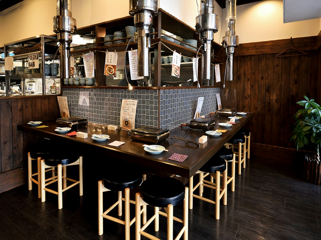 一人焼肉を楽しみたい方はカウンター席へ