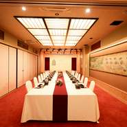 さらに特別な空間にリニューアルした江戸登りの絵が特徴的な二階「白澤の間」。最大48名収容。