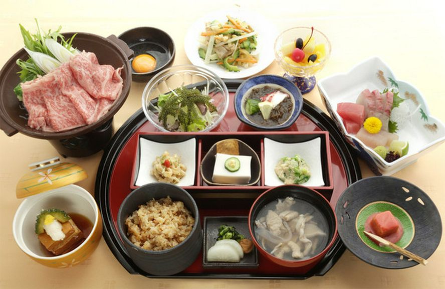 匠が作る創作丼や逸品料理の数々