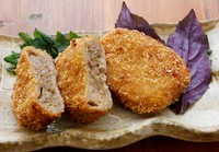 美味しさ溢れ出す驚きの肉汁。
贅沢な味わいで、食べごたえのある一品です。