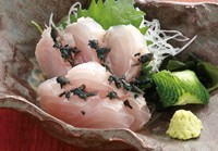 これぞ沖縄らしいカラフルな魚。
イラブチャーはブダイの仲間です。