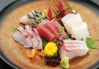 料理長厳選、沖縄の新鮮な鮮魚の五種盛り。