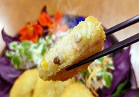 あぐー豚肉のまろやかな甘みと旨味がほくほくのじゃがいもに染み込んだ贅沢コロッケ！