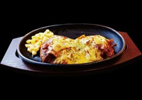 大人から子供まで大人気の肉汁溢れるハンバーグ