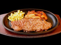 ステーキとハンバーグの組み合わせはボリューム満点！たっぷり掛かったソースとの相性も抜群です。

チーズトッピング+100円(税込110円)