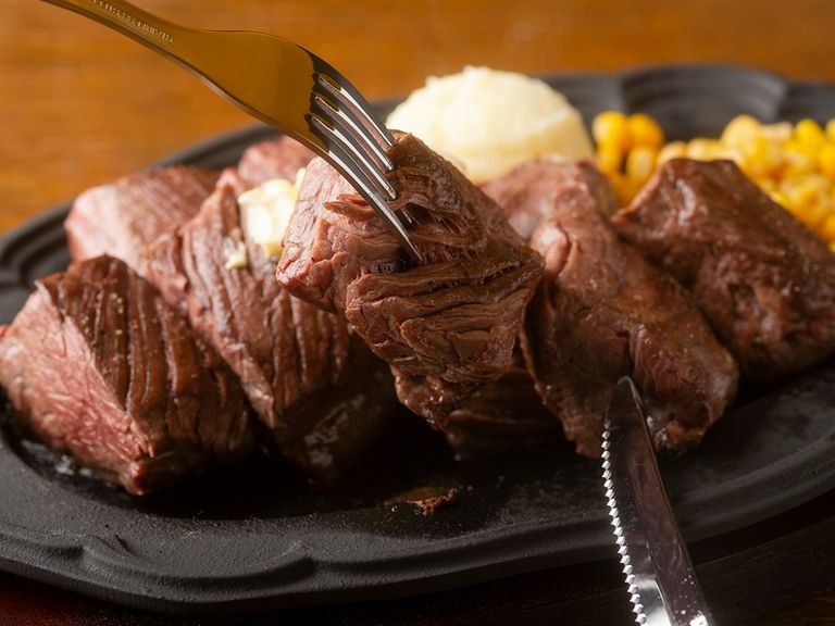 フォークで切れるほどやわらかな『希少サガリステーキ 220g・1/2ポンド』