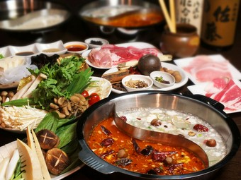 『ひなべねこの薬膳火鍋コース』