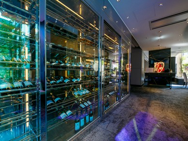 フランスワインを中心に豊富にそろえ、多彩なシーンに対応