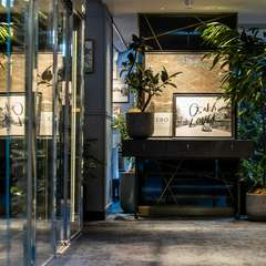 内を飾るモノクログラフィックアート