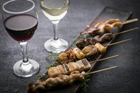 北海道と東北の旬の素材を生かしたお料理を修行を積んだ和食料理人が調理｡美味しいお酒とお料理を落ち着いた空間でお楽しみください｡