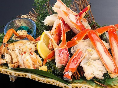 北海道の郷土料理を堪能！カニ食べ比べ