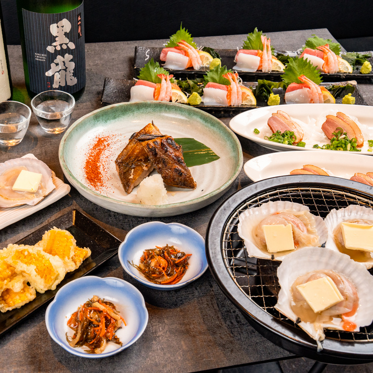 【夏日派对】轻松快捷的套餐★3种刺身、烤扇贝等6道菜/2小时无限畅饮3500日元