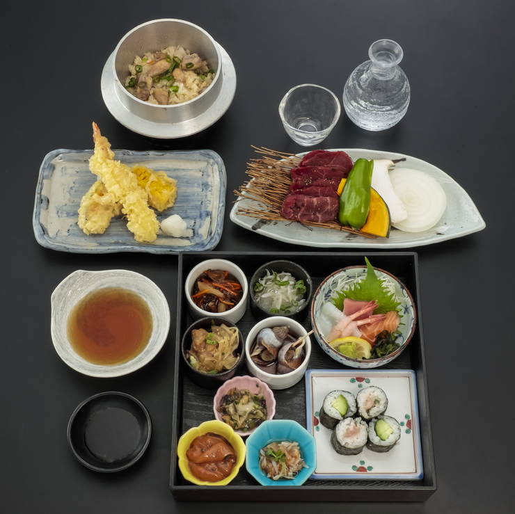 【单独赠送，适合聚会】各种酒和小菜套餐★共11道菜/仅需3,500日元（含税）
