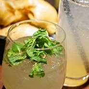 自家製ジンジャーサワー、自家製ジンジャーハイボール、自家製ジンジャーなど、店内ですりおろしたフレッシュな生姜を使用した、本格的な“自家製生姜ドリンク”を多数取り揃えております！