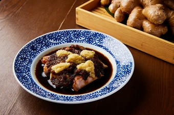 生姜の旨味が溢れ出す「国産ポークロースの厚切りステーキ」付き！