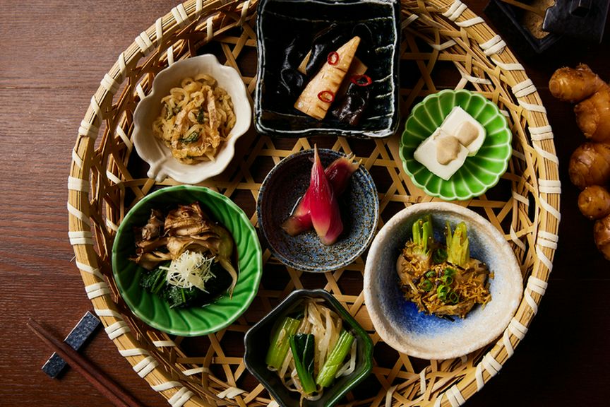 【女性のみのお席限定】で承っております。
スパークリングワイン付きの3時間飲み放題付き♪