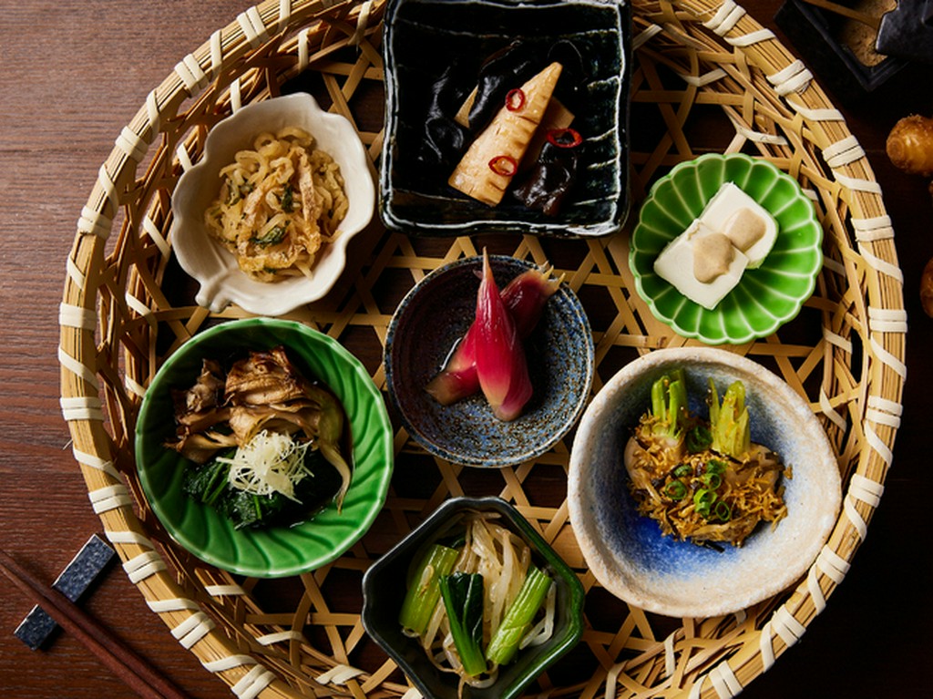 【女性のみのお席限定】で承っております｡
スパークリングワイン付きの3時間飲み放題付き♪