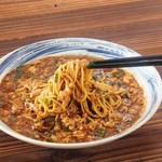高知で今話題の沸騰の大人気「ジャン麺」。もつ・ニラ・玉子のアツアツあんかけ麺で当店オリジナルです。