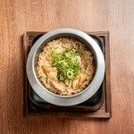 香川県B級グルメの丼を釜めしで
炊き上がるまで30分お待ちいただきます。
※約2人前です。